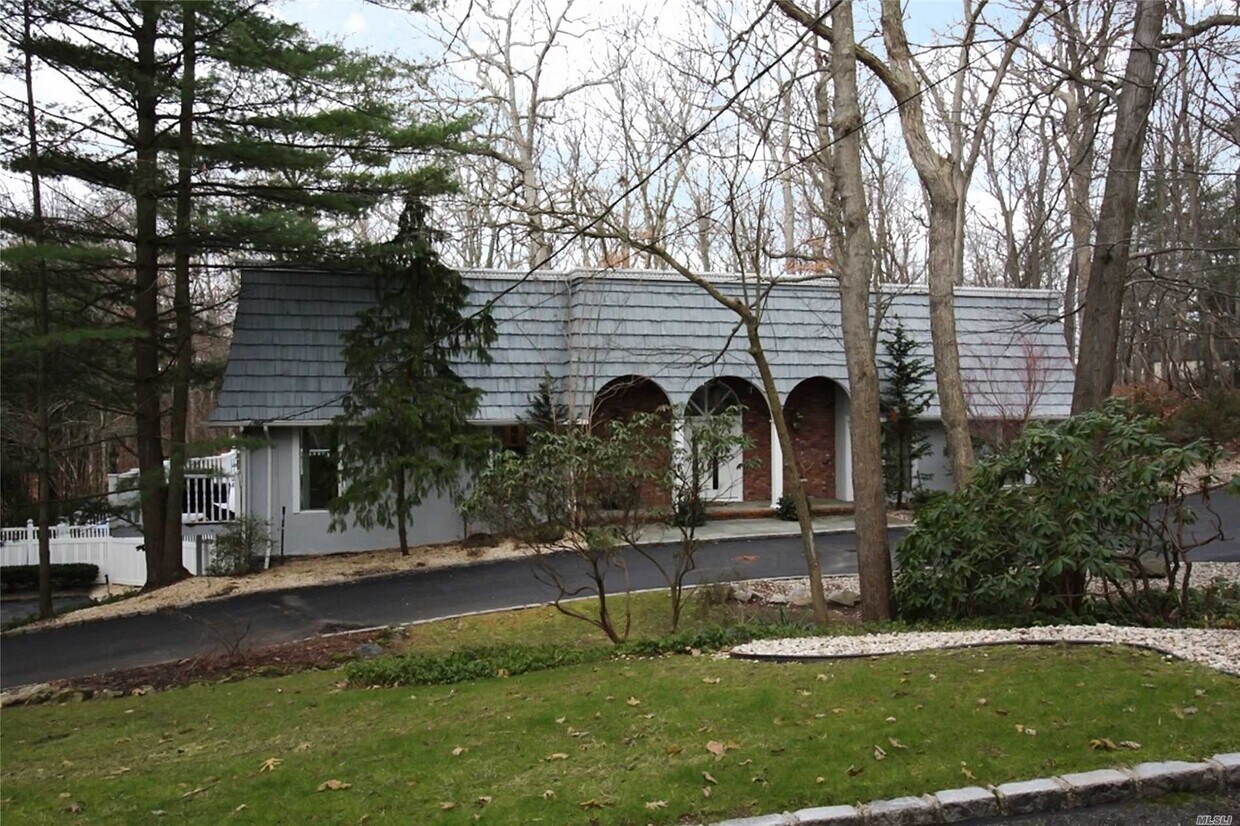 Primary Photo - 107B Deer Park Rd