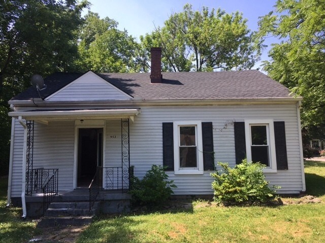 Primary Photo - Large House with Big Garage!