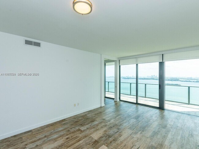 Foto del edificio - 650 NE 32nd St