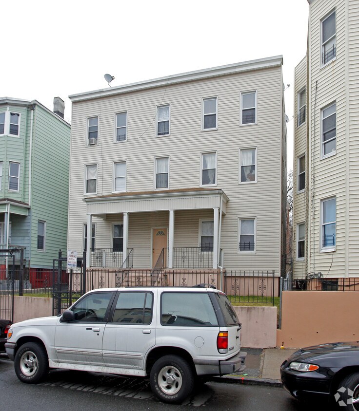 Primary Photo - 50 Caroline Ave