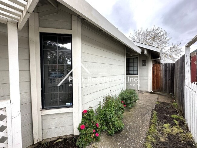 Building Photo - 2 br, 2 bath House - 1462 W Hidalgo Circle