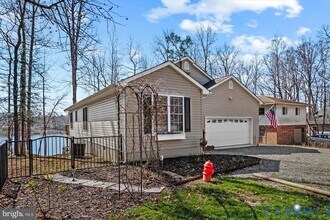 Building Photo - 686 Lake Caroline Dr