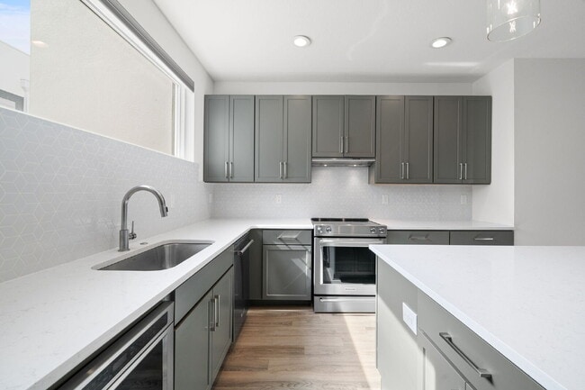 Building Photo - BEAUTIFUL Townhome For Rent in Downtown St...