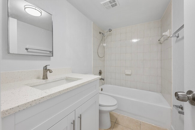 Building Photo - 4165 SW 67th Ave