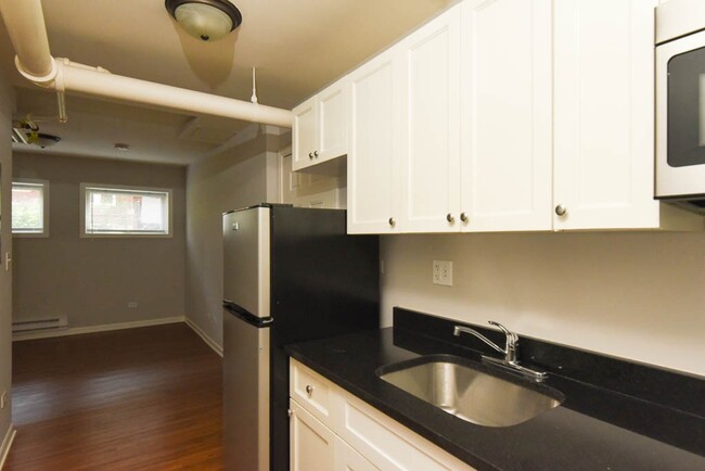 Building Photo - 4716 N Racine Ave
