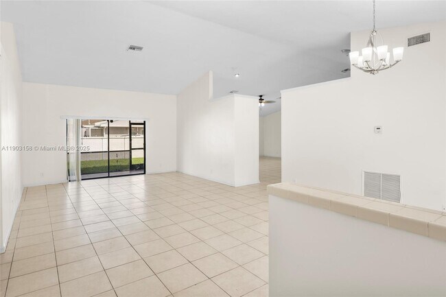 Foto del edificio - 9601 Dunhill Dr