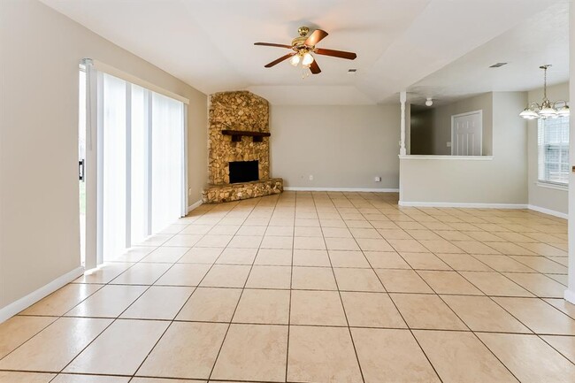 Building Photo - 23222 Timberbrook Dr