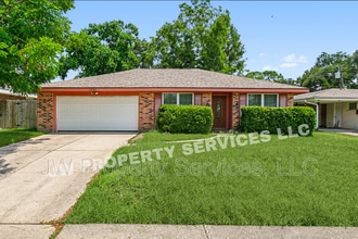 Building Photo - 2444 Somerset Dr