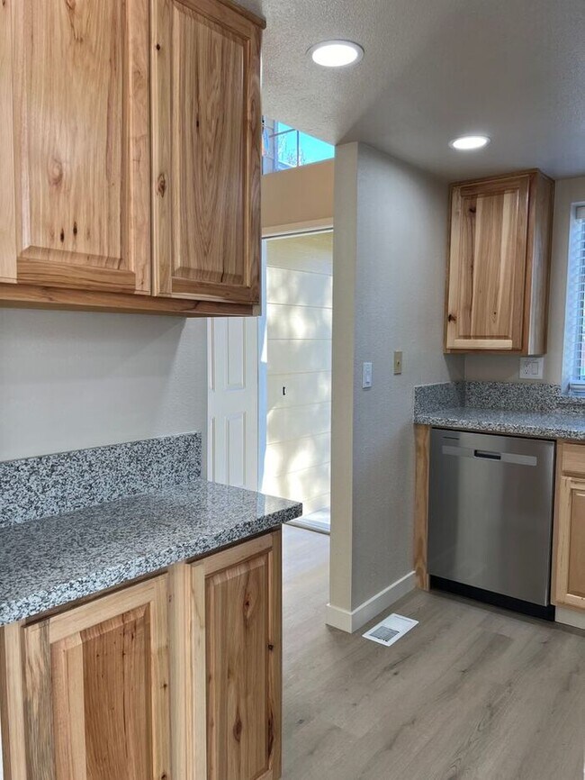 Foto del edificio - READY TO MOVE IN! Fully Remodeled Reno home