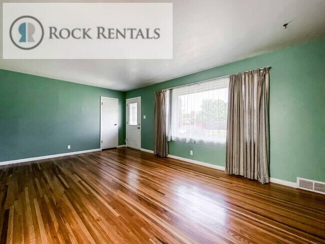 Foto del edificio - Updated 4 Bed 1 Bath near City Center