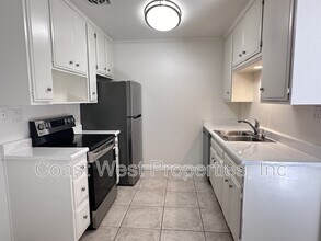 Building Photo - 1810 Broadway St