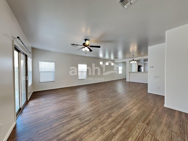 Building Photo - 5321 W Maldonado Rd