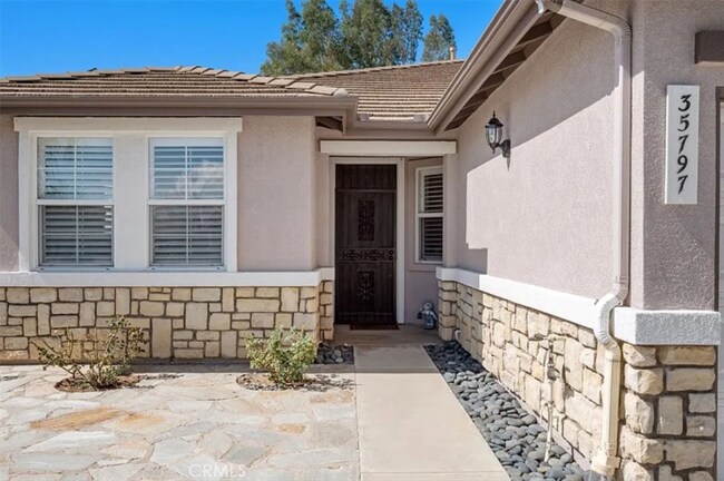 Foto del edificio - 35797 Rosedown Ln