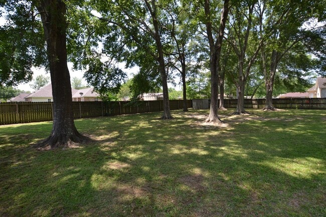 Building Photo - Zachary School District! 3 bedroom, 2 bath home in coveted Marita Terrace Subdivision