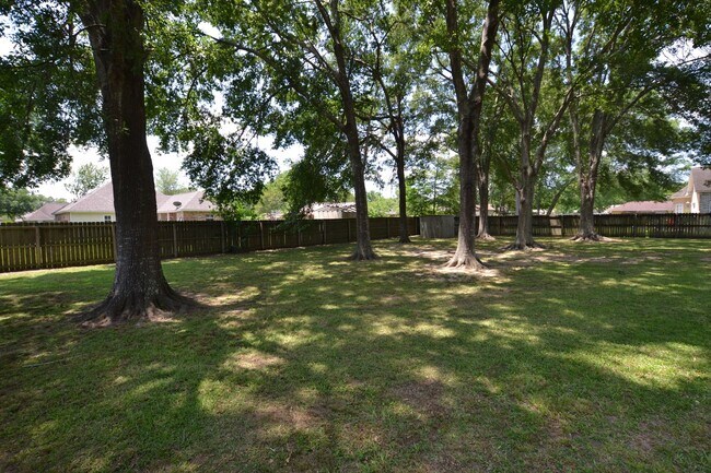 Foto del edificio - Zachary School District! 3 bedroom, 2 bath home in coveted Marita Terrace Subdivision