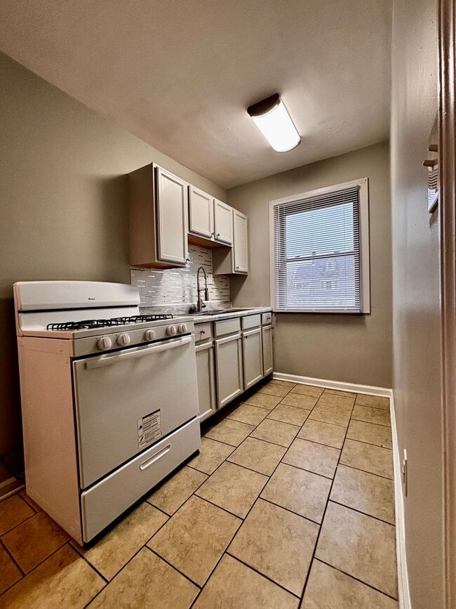 Building Photo - Cozy & Convenient Studio Apartment in Fair...