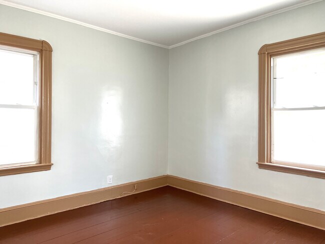 Building Photo - 301 Davis St