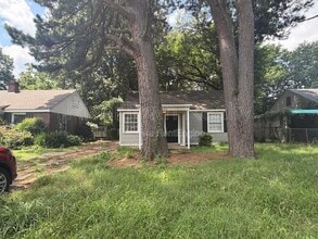 Building Photo - 3633 N Lloyd Cir