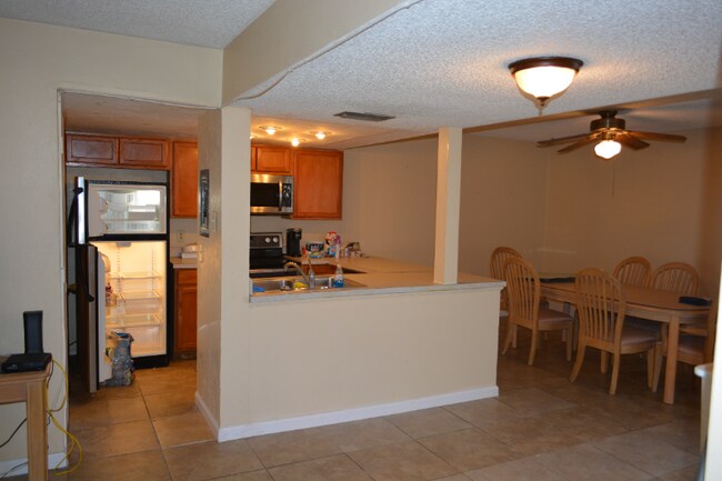 Foto del edificio - 973 Whitman Dr