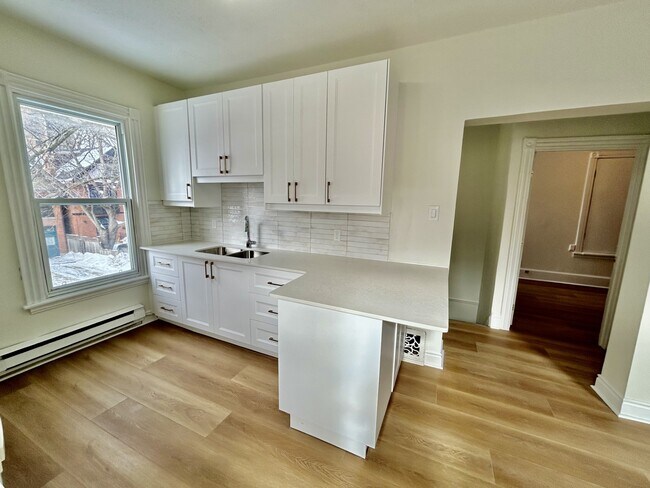 Photo du bâtiment - 157 Hess St S