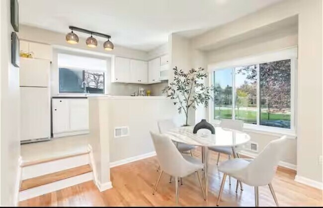 Building Photo - 549 University Ave