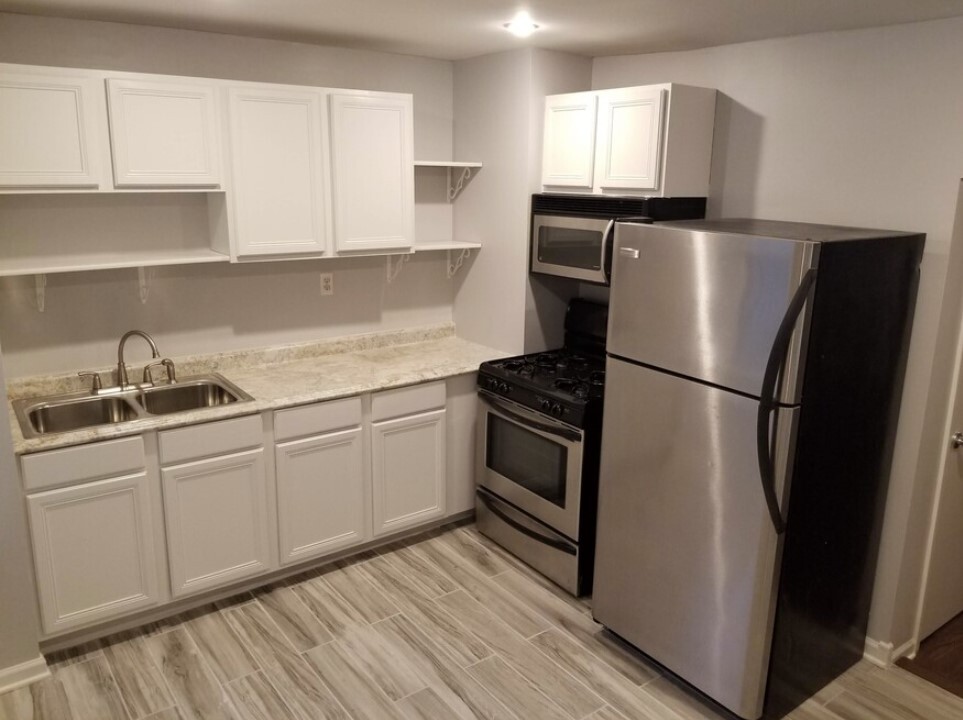 Primary Photo - 561 W 18th St