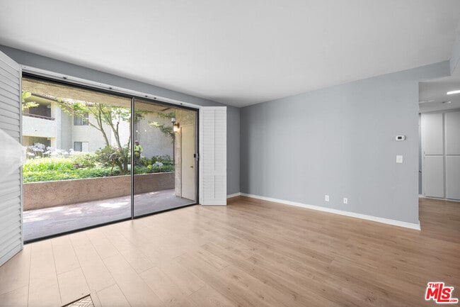 Foto del edificio - 4280 Vía Arbolada
