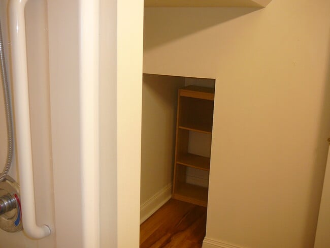 Building Photo - 1138 W 8th St