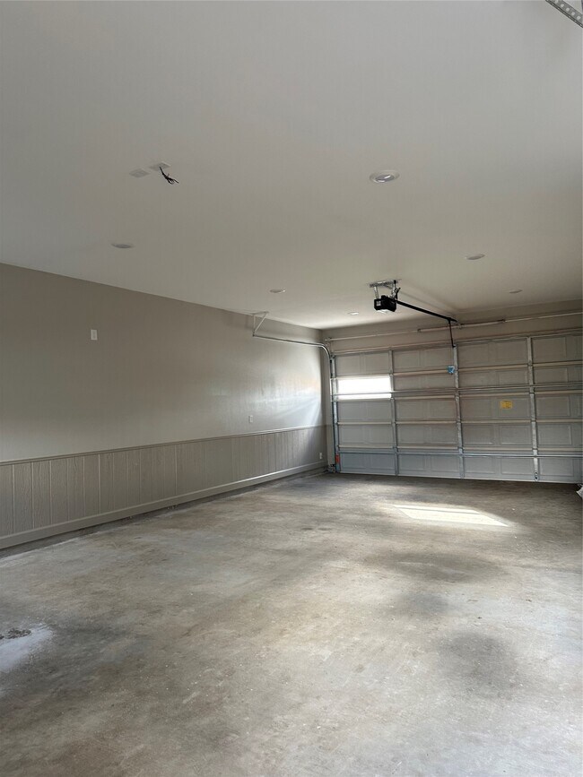 Building Photo - 8321 Coma St