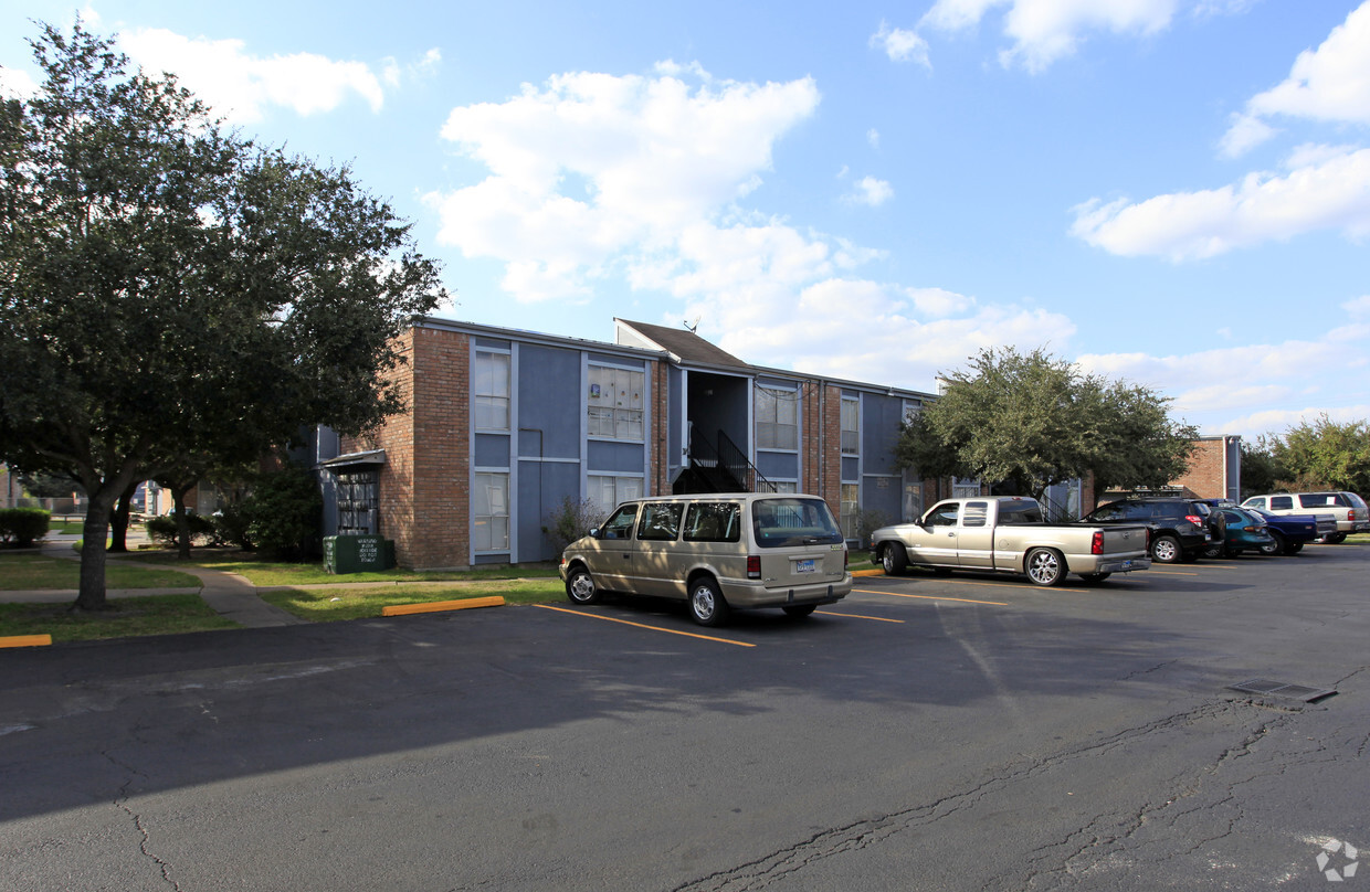 Primary Photo - Mustang Crossing Apartments