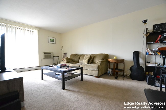 Building Photo - 140 Kenrick St