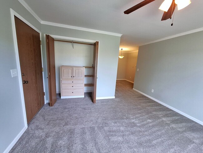 Foto del edificio - Quiet charmer- Upgrades abound, landry & u...