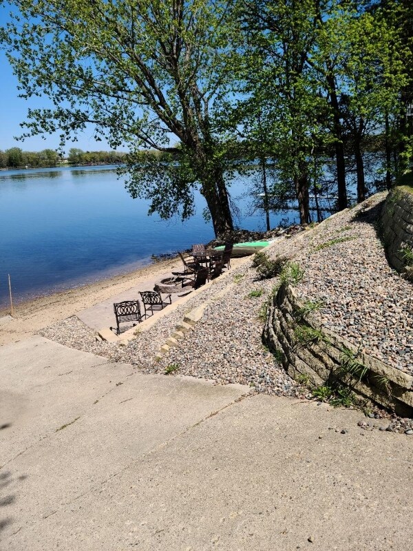 Foto del edificio - 28656 W Lake Dr