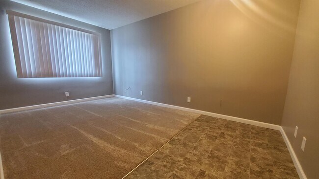 Building Photo - 1119 E St