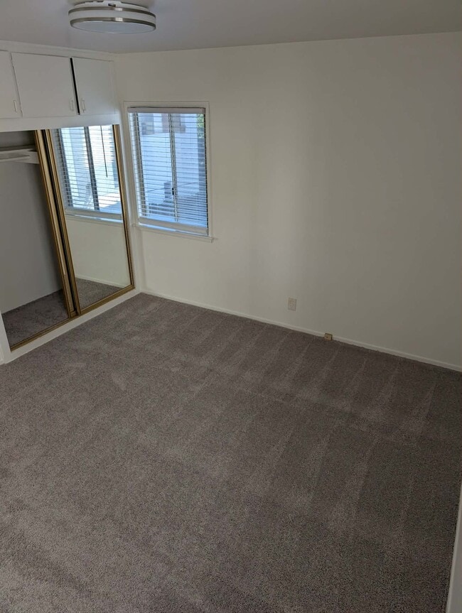 Primer dormitorio - 4427 Cartwright Ave