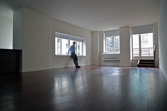 Building Photo - 99 John St