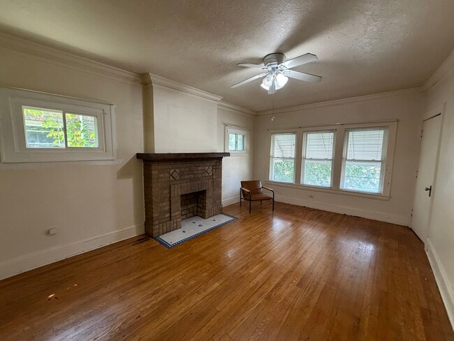 Building Photo - 1357 Phelps Ave
