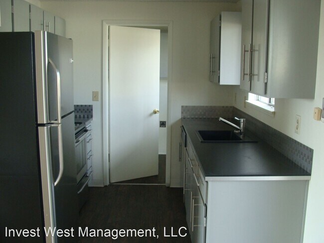 Building Photo - 301-415 NE 104th Ave