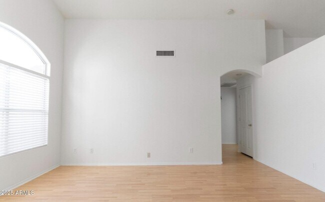 Foto del edificio - 12550 W Palm Ln