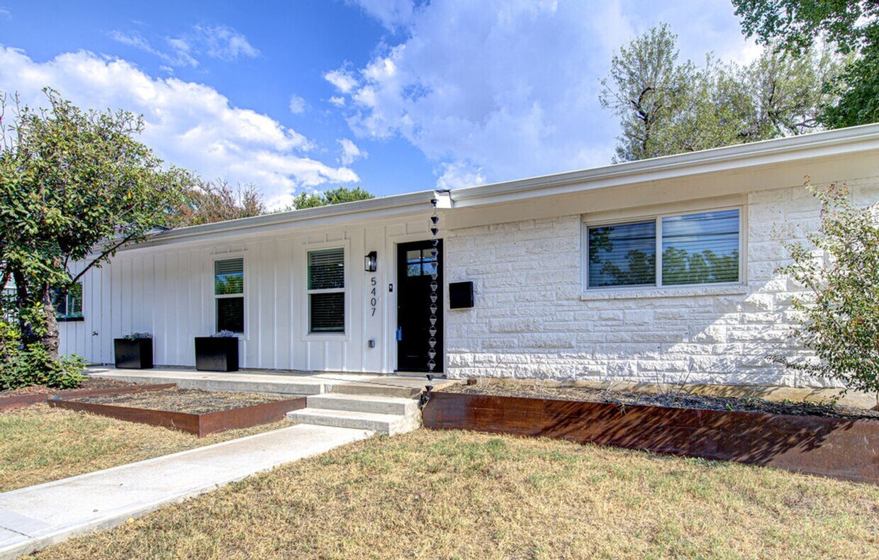 Primary Photo - Fully Rebuilt 3BD Gem with Designer Finish...