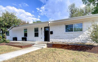 Building Photo - 5407 Manor Rd