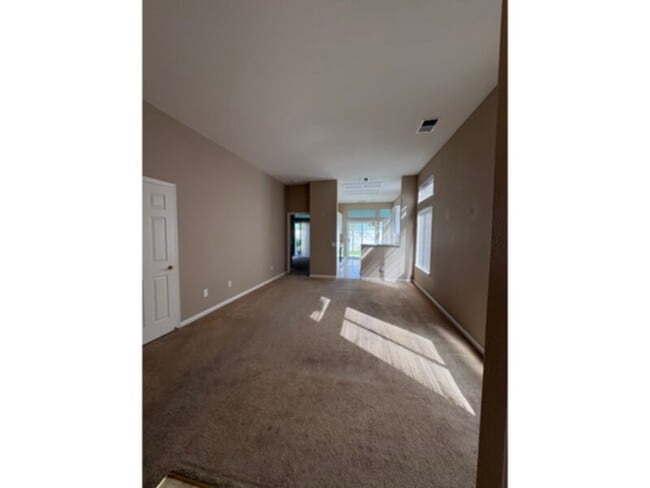 Building Photo - 2 Bed 2 Bath Duplex For Senior Living