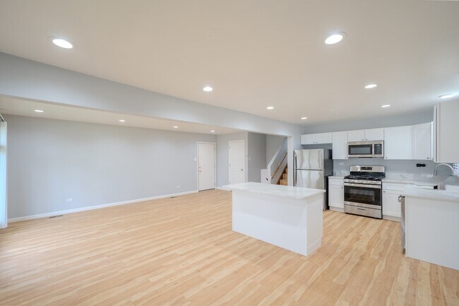 Building Photo - 12111 S Justine St