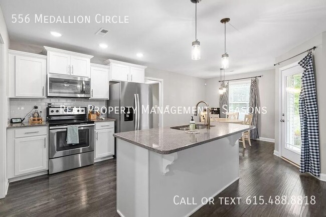 Building Photo - 556 Medallion Cir