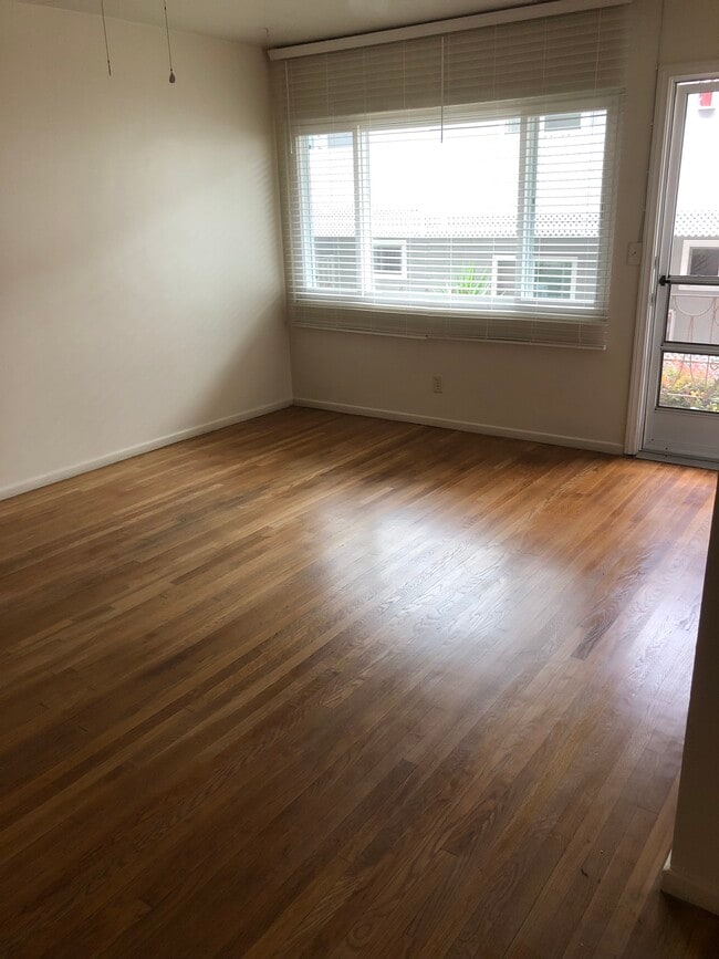 Living Room - 1010 E Imperial Ave