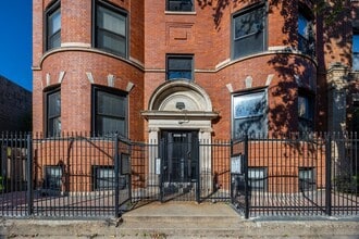 Building Photo - 4008 S Calumet Ave