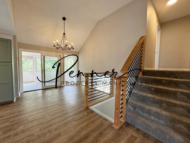 Building Photo - 2207 Cherokee Dr