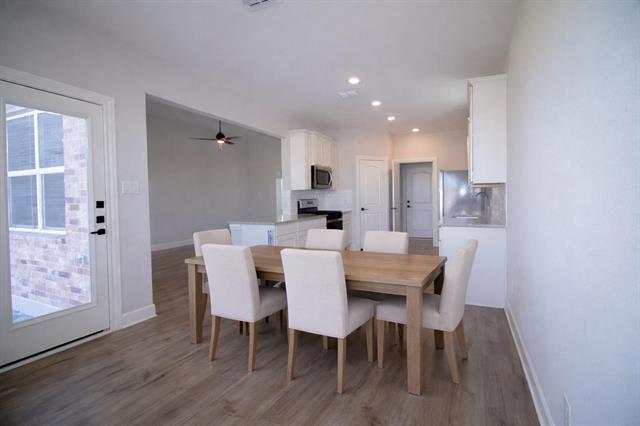 Foto del edificio - 910 Emerson Dr