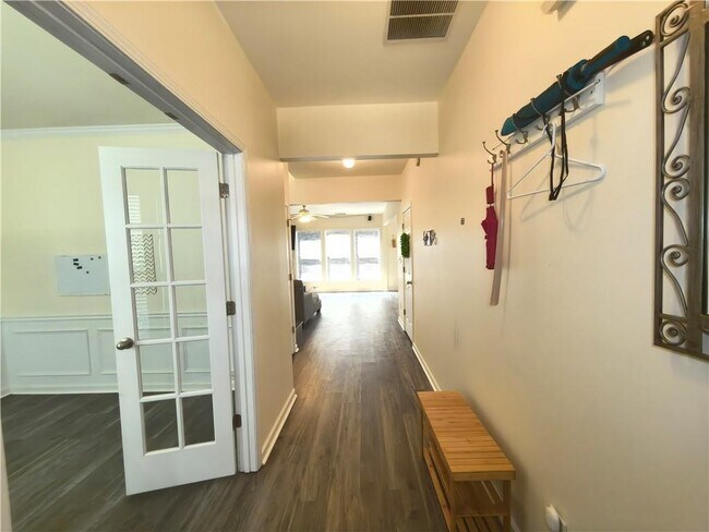 Building Photo - 3362 Briaroak Dr