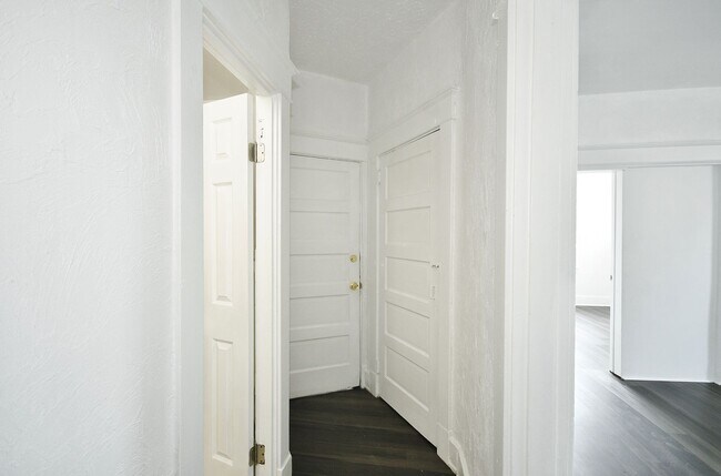 Building Photo - 511 Main St